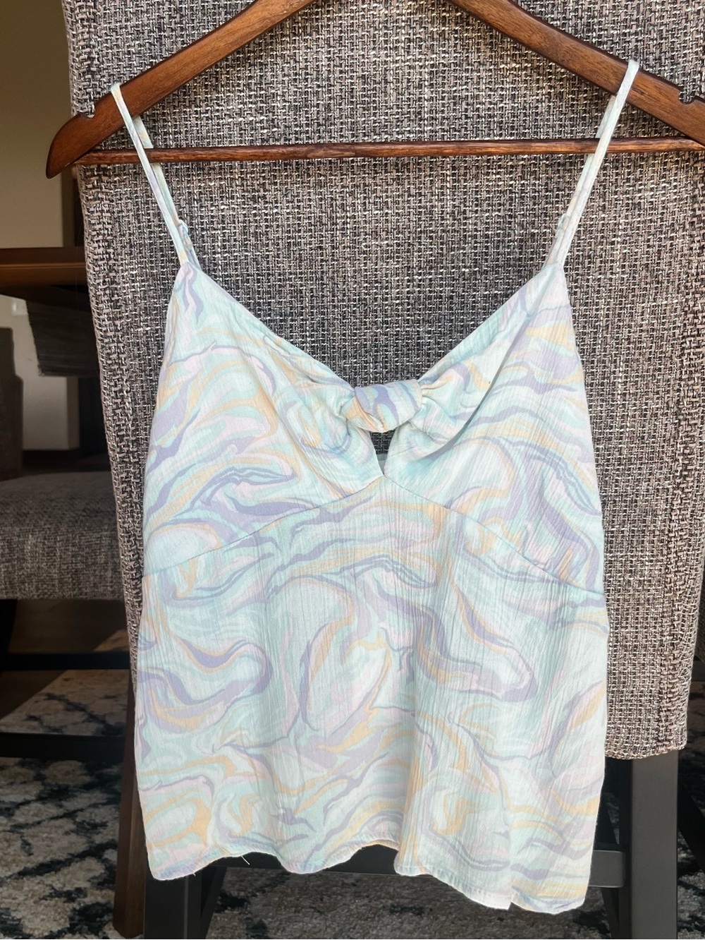 NWT 🏷️ Pink Rose- Cute Knot Front Spaghetti Straps Cami in “Teal Swirl”